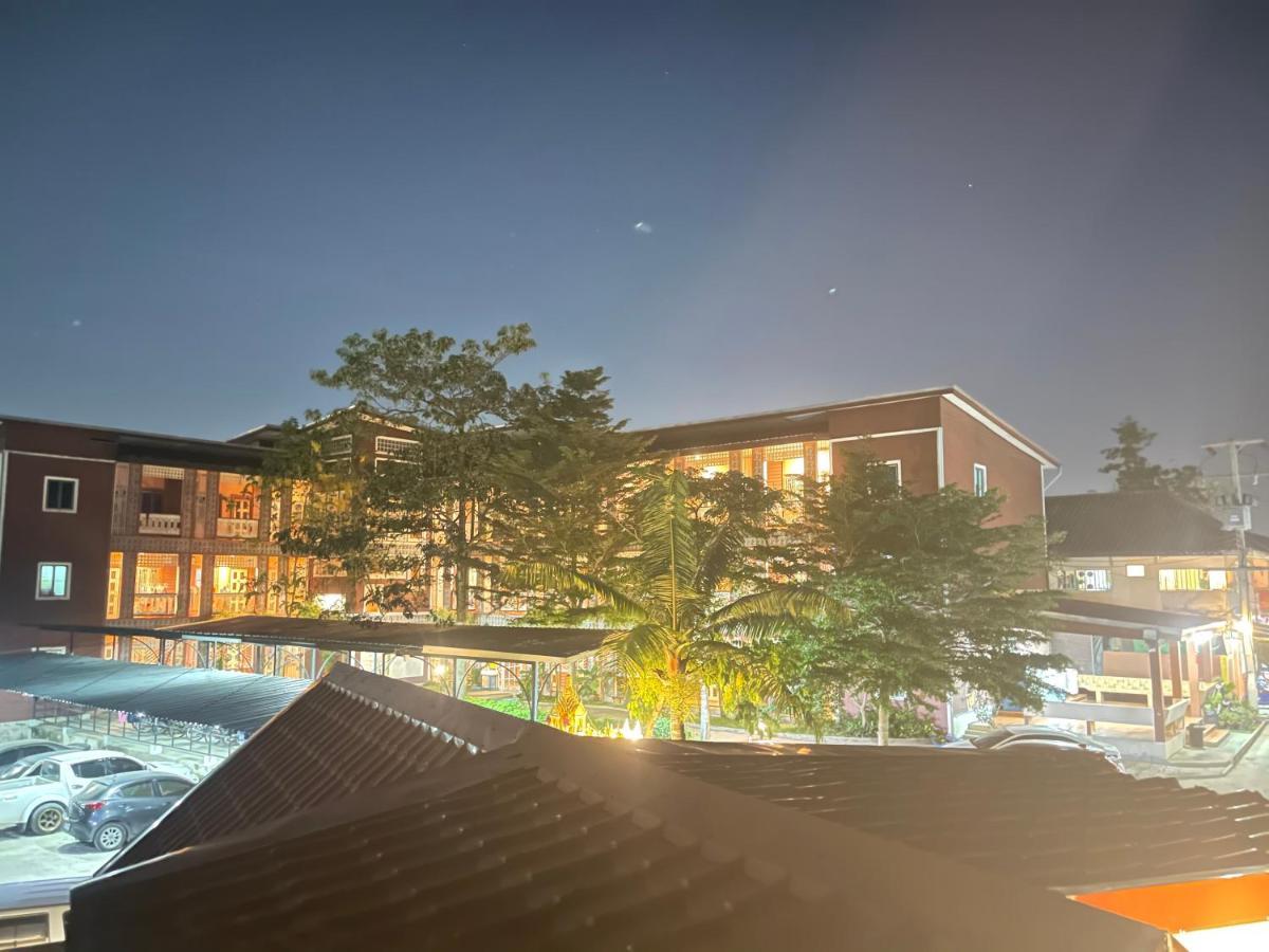 Ban Phan Sadet Nai Noree Jacuzzi House מראה חיצוני תמונה